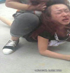 小三被當(dāng)街暴打潑糞 四歲女兒哭喊無(wú)助
