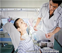 兒子變植物人，公婆卻主動(dòng)勸兒媳離婚