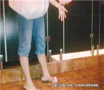 高三男生因偷拍女廁被抓，回家后跳樓自殺，父母向學校索賠200萬元