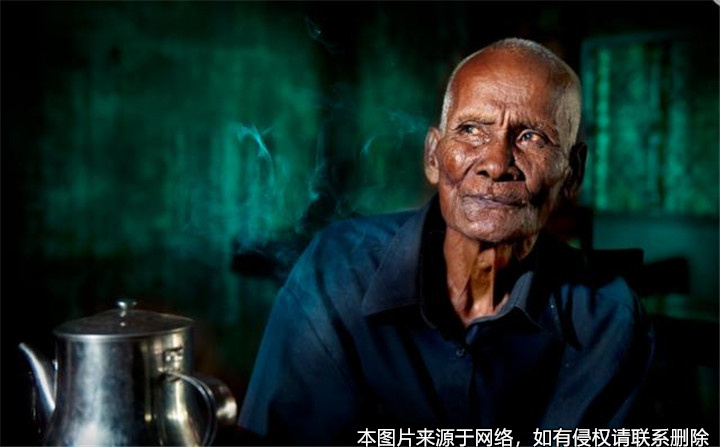 八旬老人與小保姆相戀后分手，被索賠償20萬(wàn)元