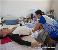 籃球場上嬉戲打鬧導(dǎo)致一人高位截癱，法院判賠200多萬