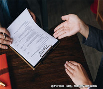 夫妻簽訂忠誠協(xié)議后妻子患上性病，丈夫起訴離婚