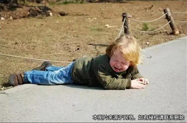 六旬老嫗摔倒?fàn)罡婊遘?chē)少年，法院判決少年不需承擔(dān)責(zé)任